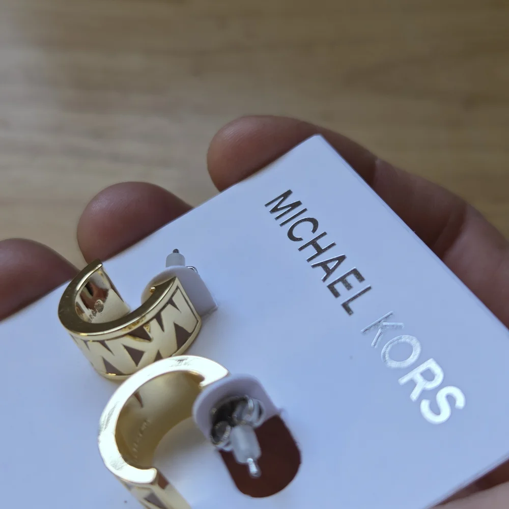 New Michael Kors Gold Hoop Earrings Gold-tone - Picture 3 of 6